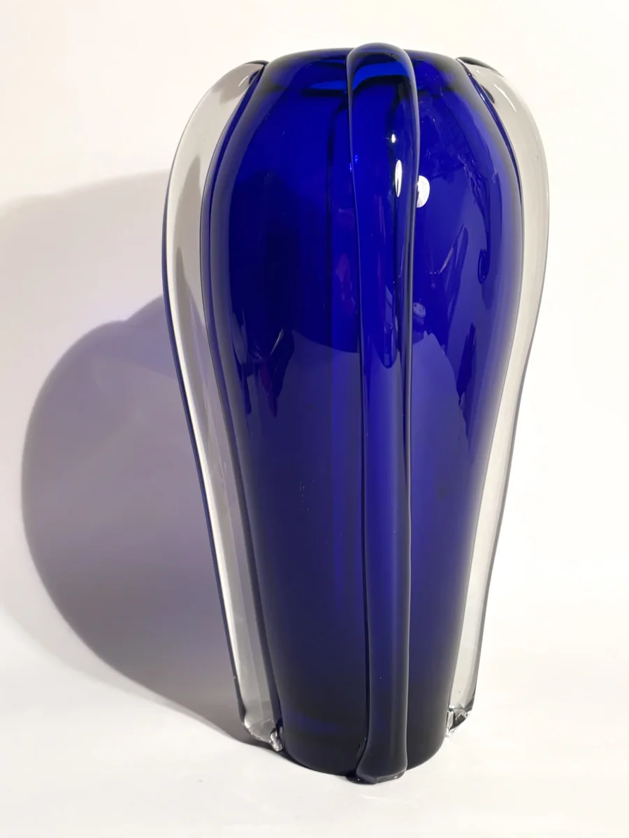 Vaso in Vetro di Murano Blu con Strati di Vetro Sommerso Anni 80