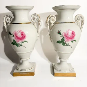 Coppia di Vasi ad Anfora in Porcellana di Meissen Red Rose Primi Novecento